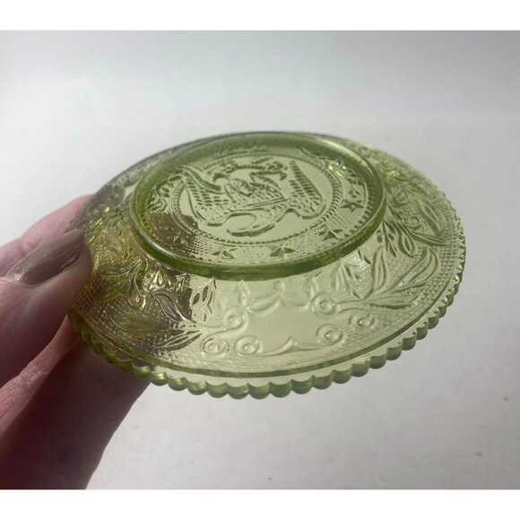 2 Westmoreland Green Glass Eagle Plates 3.5 Inch Diameter Vintage Ornate Desig - Picture 3 of 3